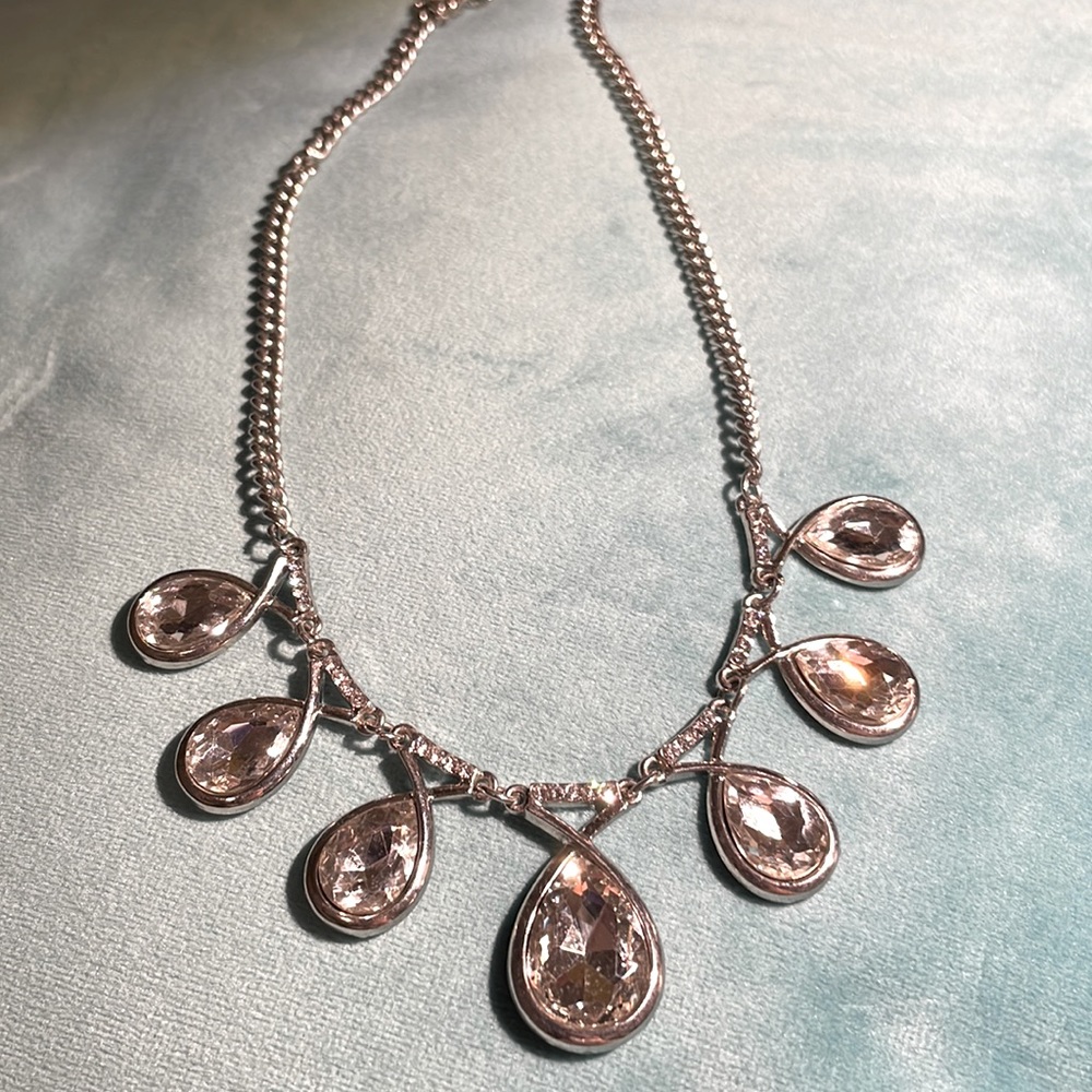 Beautiful sparkly statement necklace.